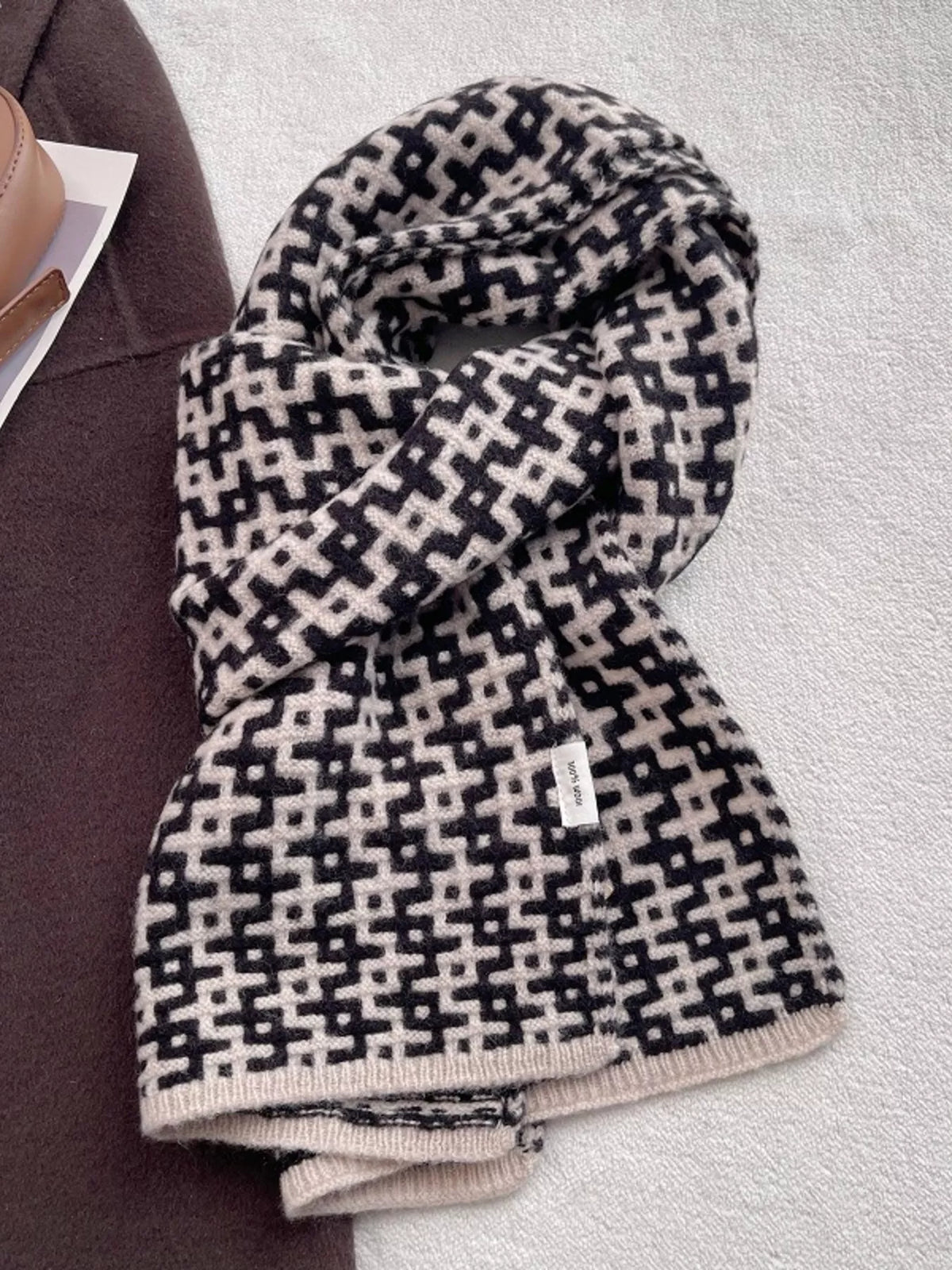 Wool Geometric Pattern Knitted Scarf