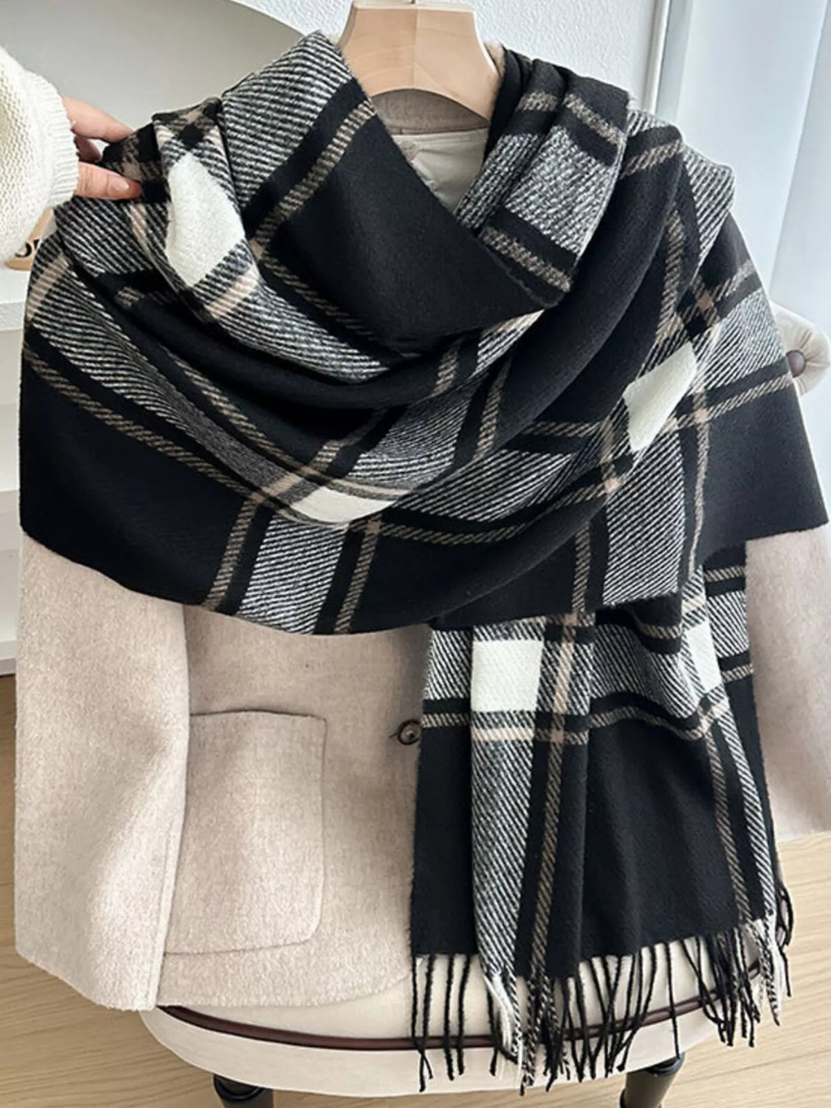 Classic Plaid Pattern Tassel Winter Scarf